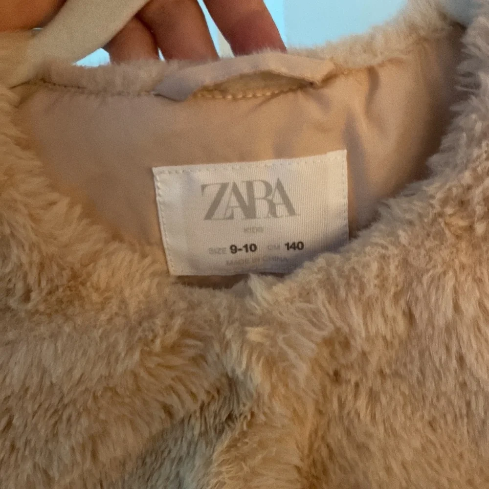 Zara kids size 9-10 fluffy pink vest